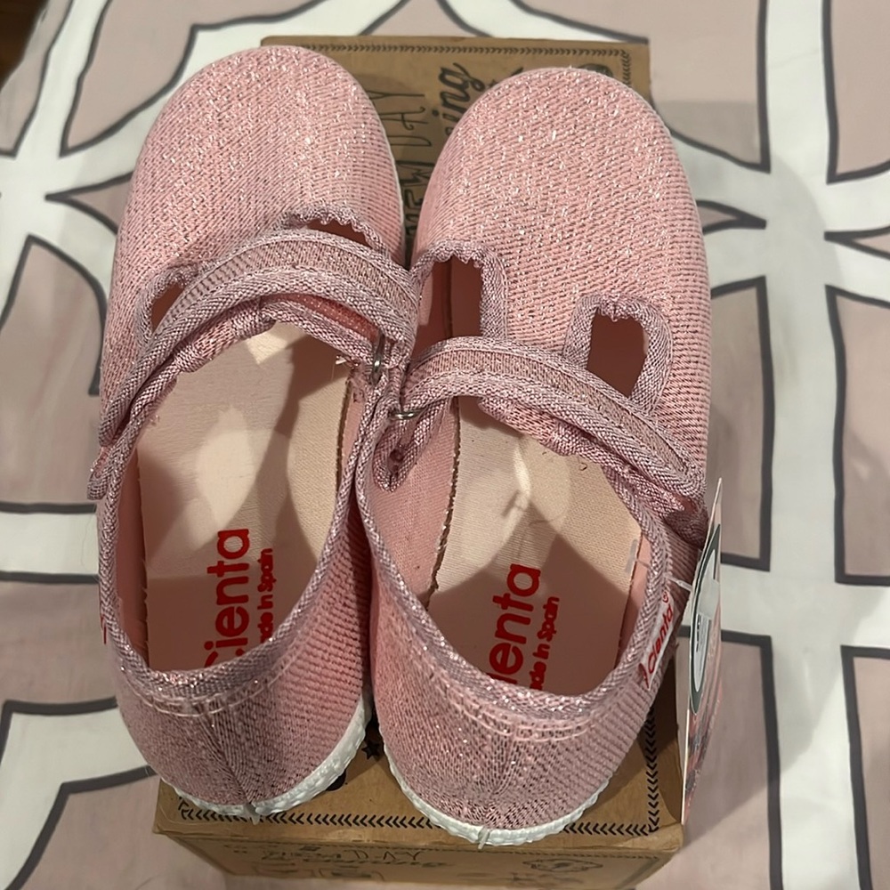 Cienta girls shoes size 13t or 31 NWT pink
